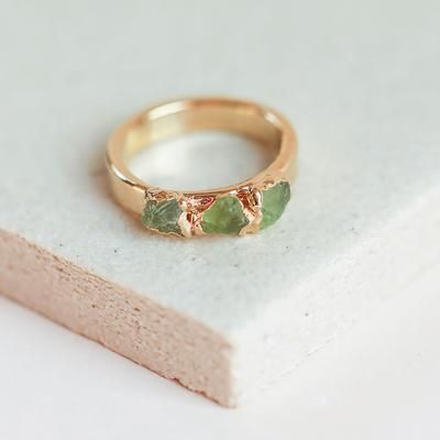Nhẫn chế tác cùng đá quý
