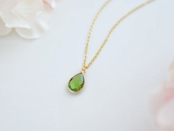 Vòng cổ thiết kế đơn giản từ đá Peridot
