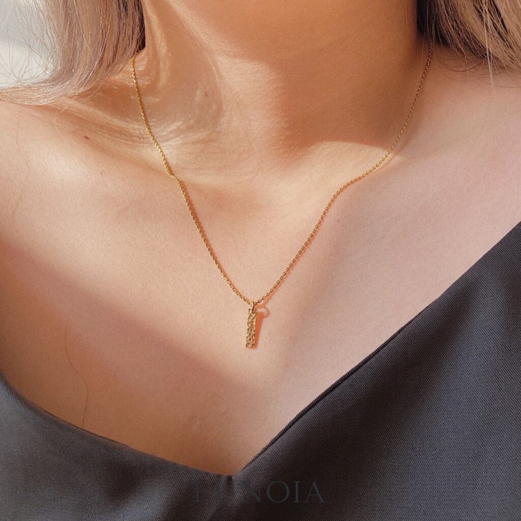 Vòng cổ hình chữ nhật