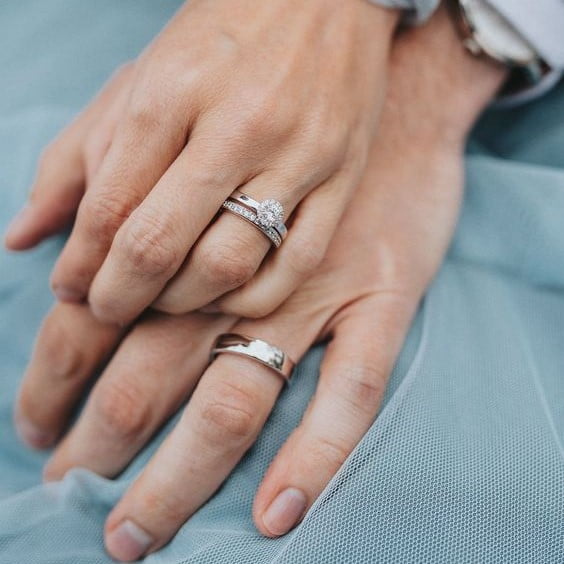 Nhẫn đính hôn ngày cưới